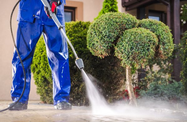 Driveway Cleaning in Hendersonville