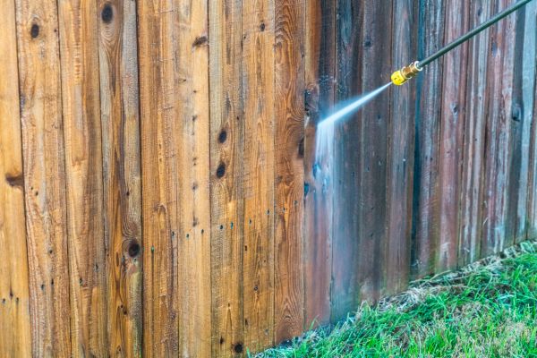 Fence Washing in Hendersonville