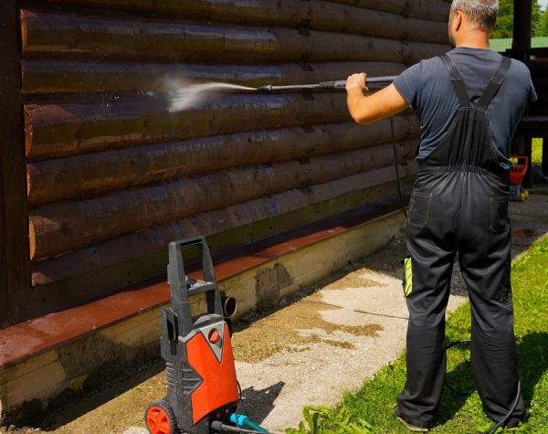 Log Home Pressure Washing in Hendersonville