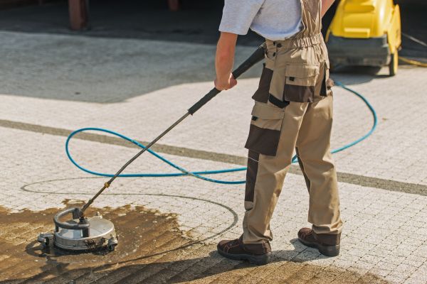 Townhouse Driveway Cleaning in Hendersonville
