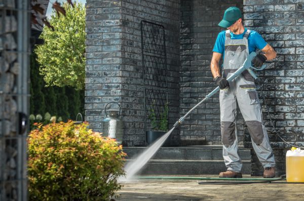 Outside House Cleaning in Hendersonville