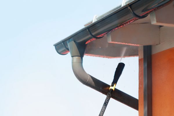 Eaves Power Washing in Hendersonville